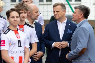 Zdjęcie z konferencji prasowej zapowiadającej Puchar Świata w siatkówce plażowej w Rzeszowie. Fot. Grzegorz Bukała UMRz